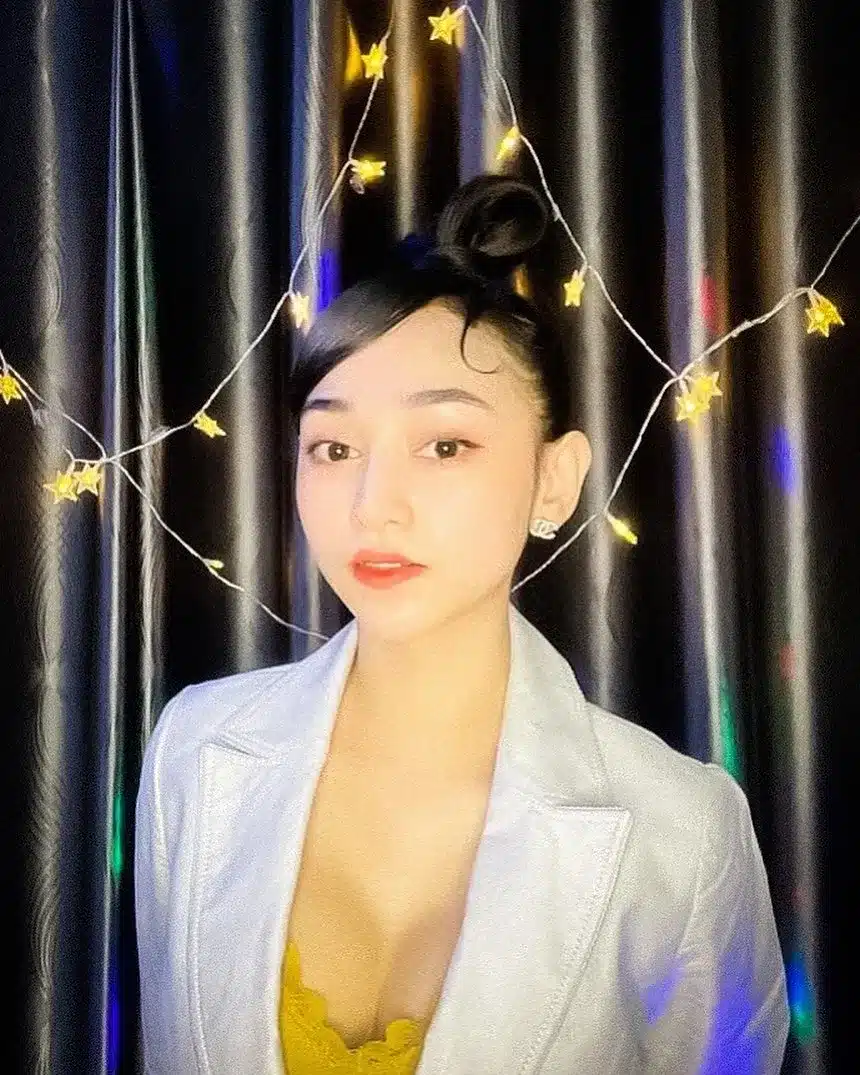นุ่น ดำดง 15