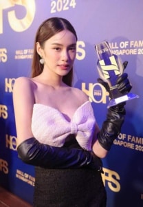 เก๋ไก๋-สไลเดอร์-รับรางวัล