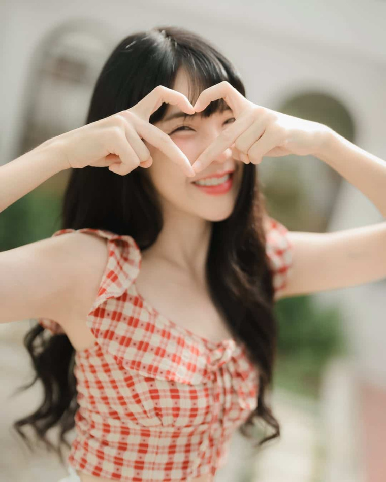 เปิดวาร์ป ขนมรู (Kanomroo) สลัดลุคใส เปิดโหมดแซ่บเบาๆ ขาวโอโม่ 4 น้อง ขนมรู หรือ น้อง รูหนม