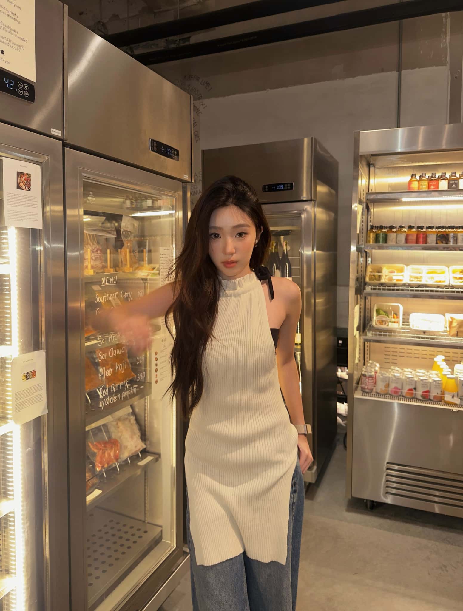ACARE เอแคร์ สมาชิก FELIZZ ในลุคแฟชั่นร้านสะดวกซื้อ