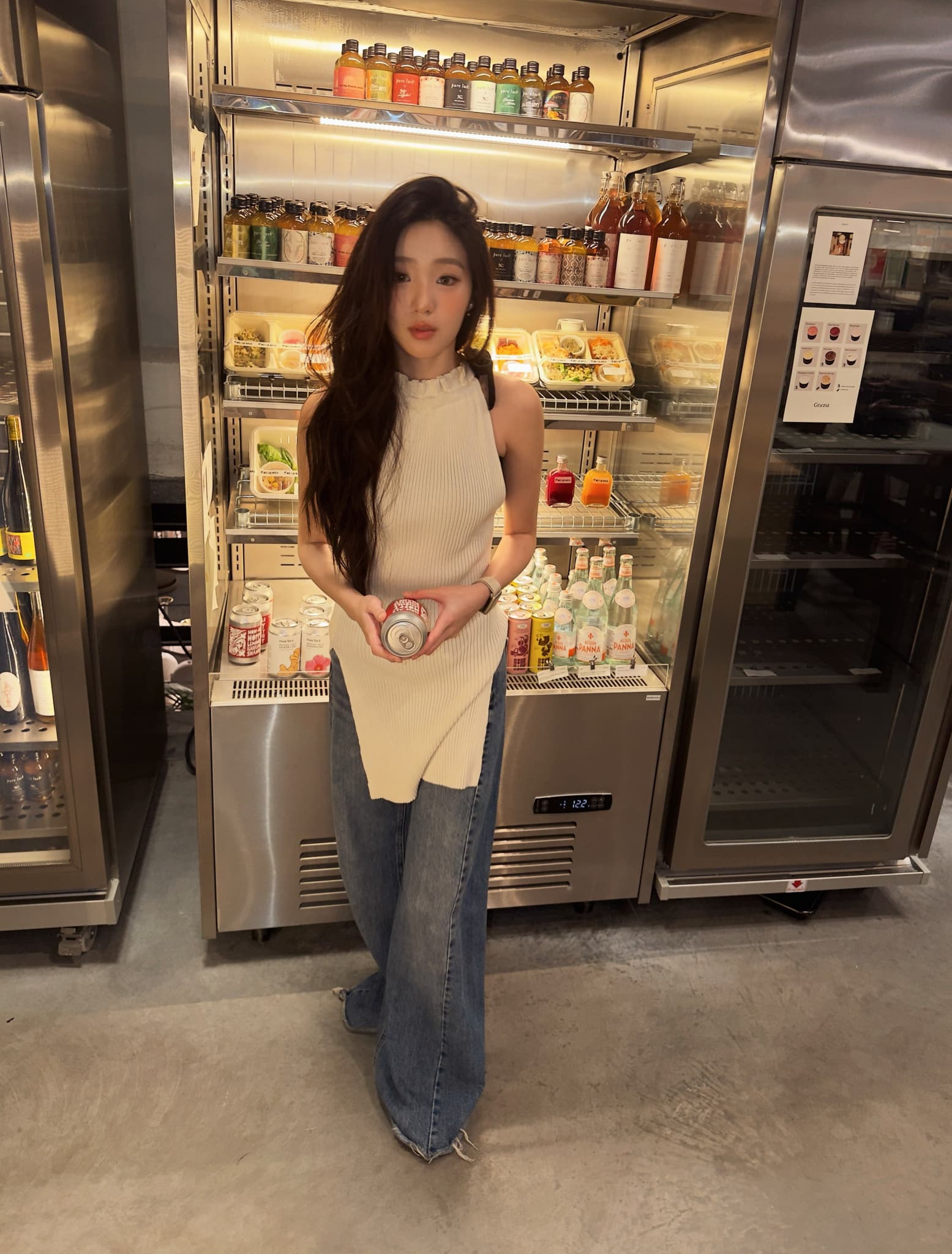 ACARE เอแคร์ ชมพูพันธุ์ทิพย์ ในลุคแฟชั่นสีขาว